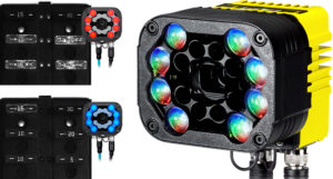 cámara o sensor de visión con luces rojas y azules