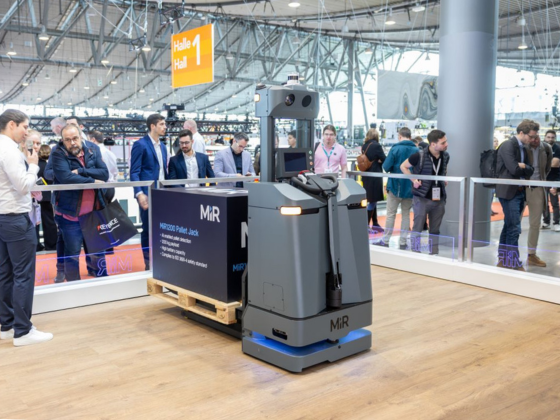 Optimización de la Logística con el Nuevo MiR1200 Pallet Jack