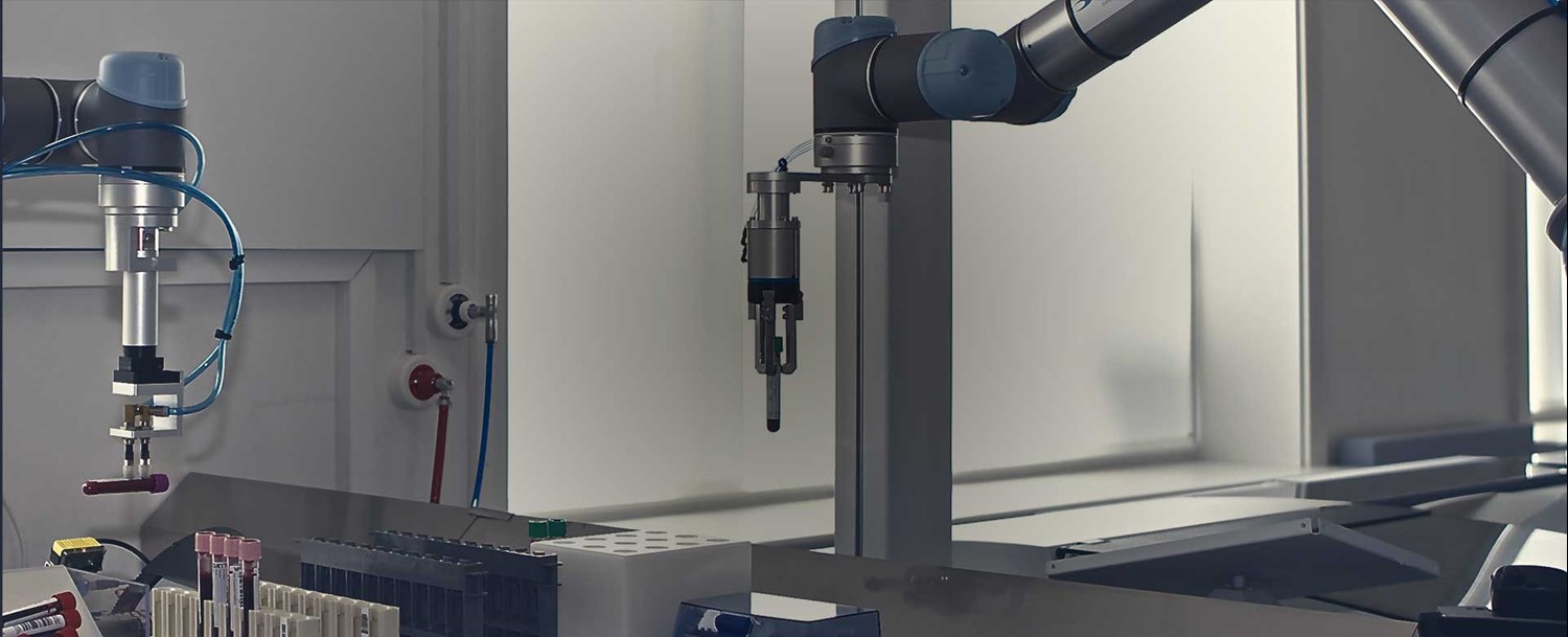 Automatización Inteligente en la Industria Médica: UR5 y DataMan 280