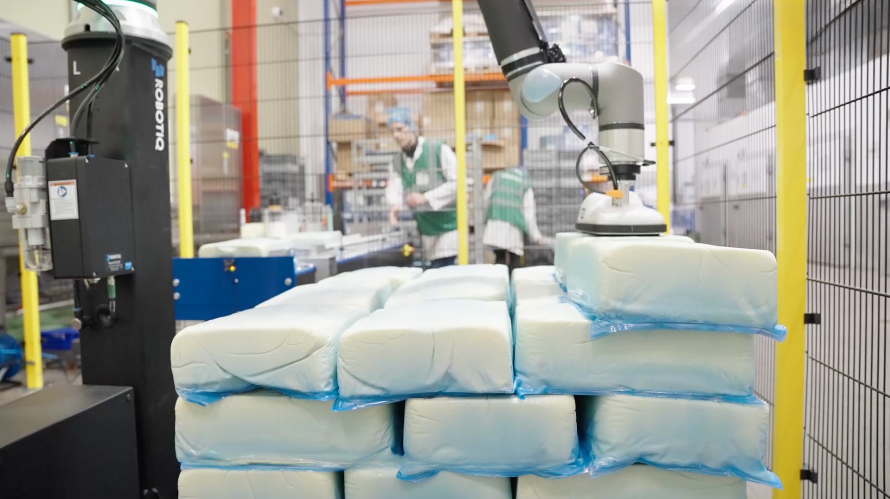 Caso de éxito: Automatización colaborativa del paletizado en la industria láctea con Robotiq y Universal Robots