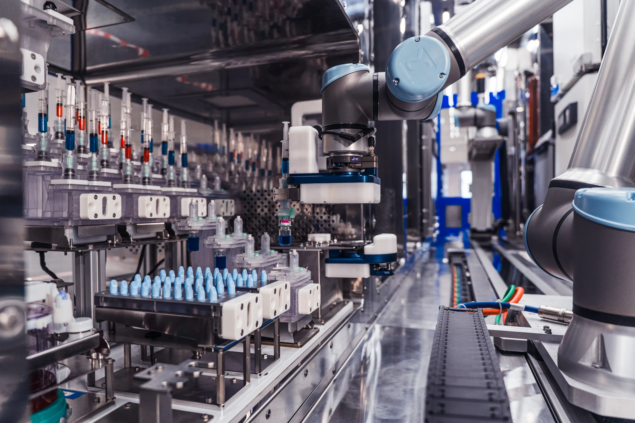 Automatización farmacéutica con cobots: el caso de éxito de Multiply Labs con UR12e