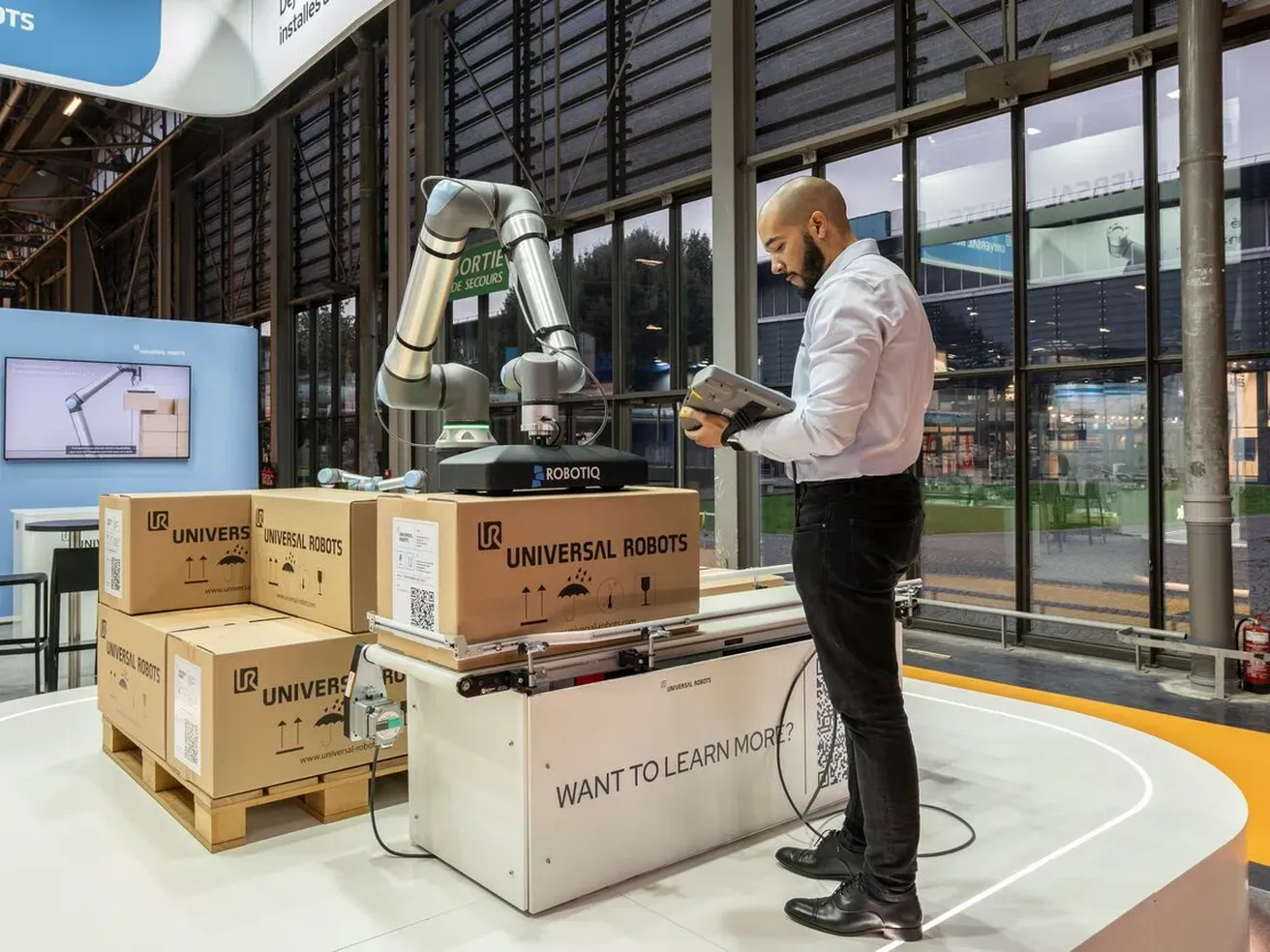 UR18 de Universal Robots: cobot compacto para tareas pesadas y ciclos más rápidos