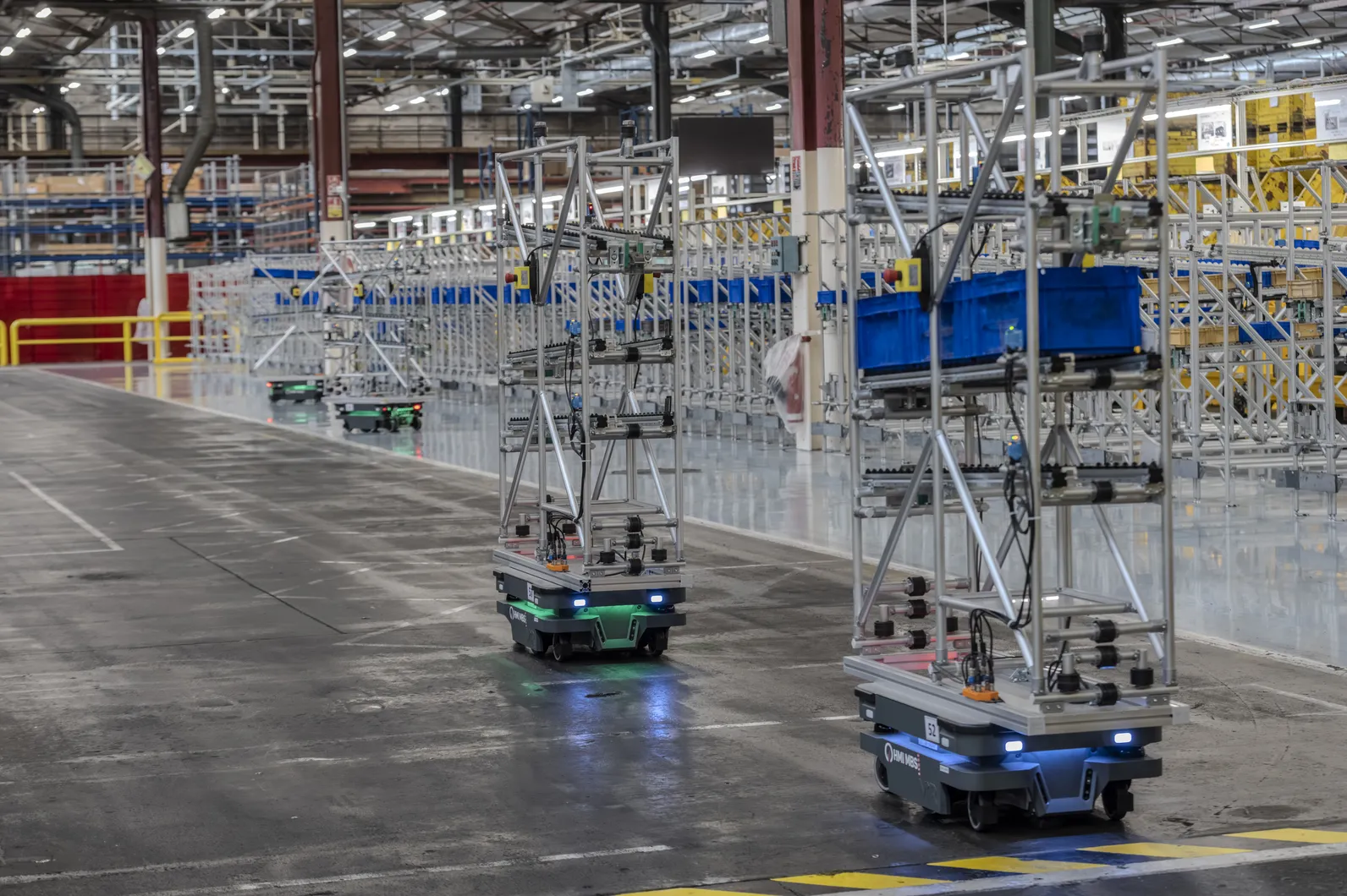 Automatización intralogística en Stellantis: caso de éxito con MiR250 y MiR1350