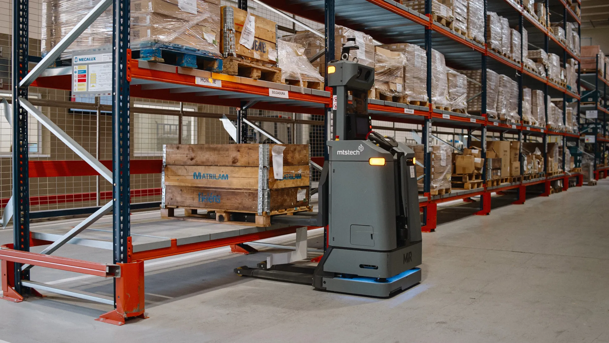 Fermator optimiza el transporte interno de pallets con MiR1200 Pallet Jack
