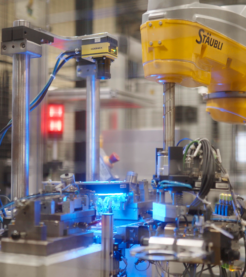 Schaeffler Special Machinery implementa sistemas de visión artificial Cognex para automatizar el conteo de rodillos y la inspección de embragues. Un caso de éxito sobre calidad, flexibilidad y automatización en la industria automotriz.